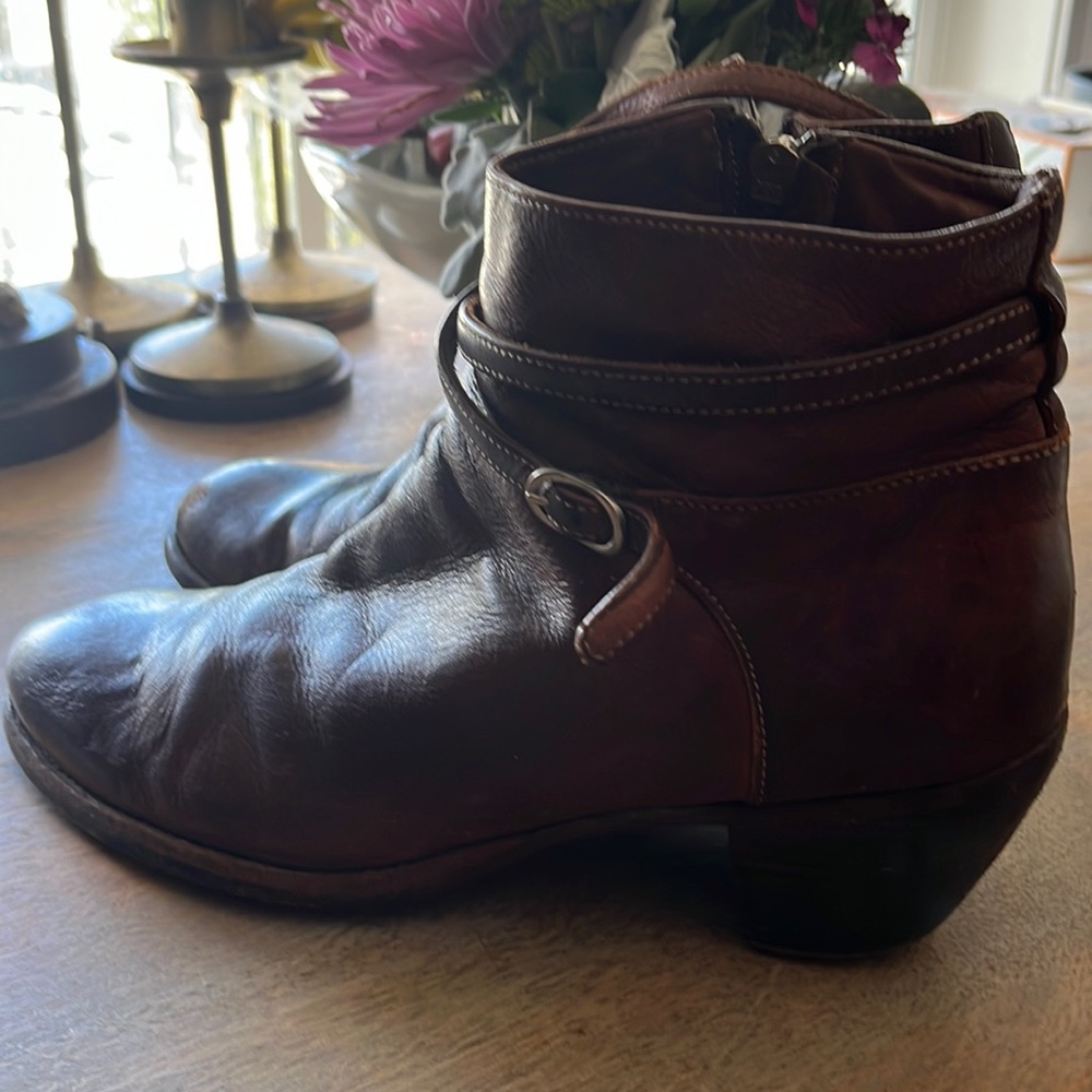 Women’s ankle boots. Brown leather